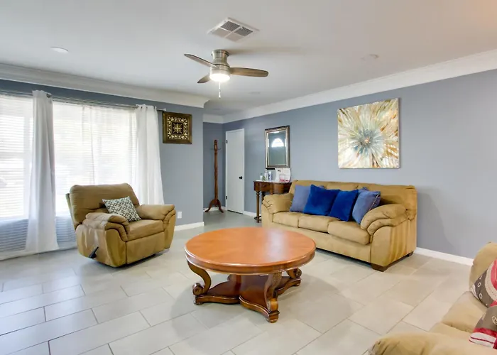 Ultimate Group Getaway: Patio + Pool!