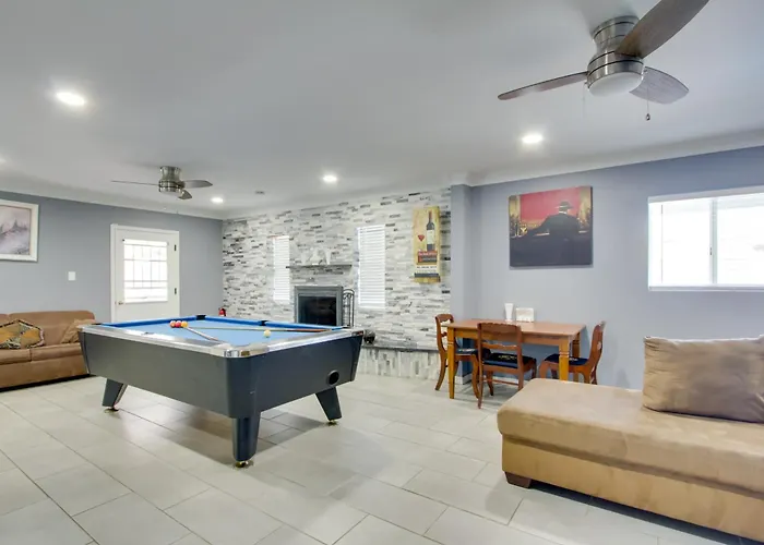 Ultimate Group Getaway: Patio + Pool! Dom wakacyjny