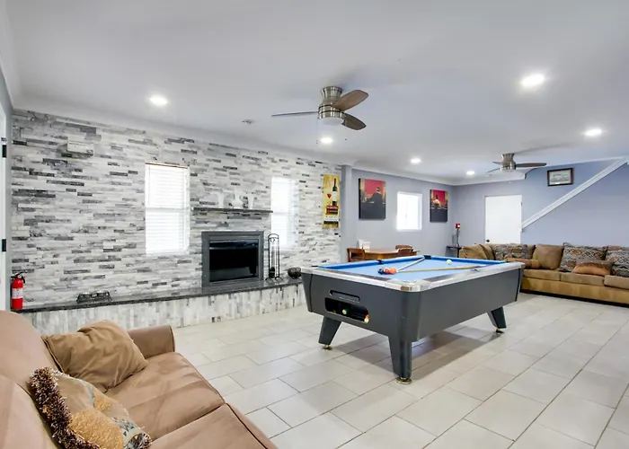 Dom wakacyjny Ultimate Group Getaway: Patio + Pool! *