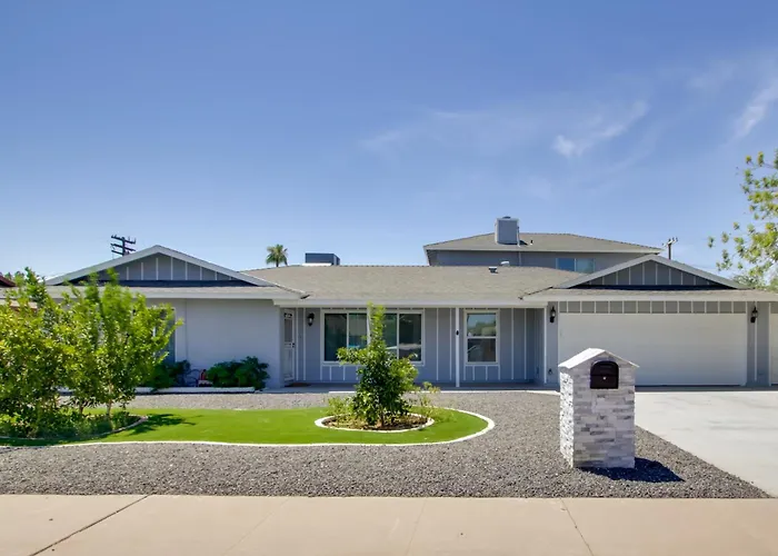 Ultimate Group Getaway: Patio + Pool! Dom wakacyjny Phoenix
