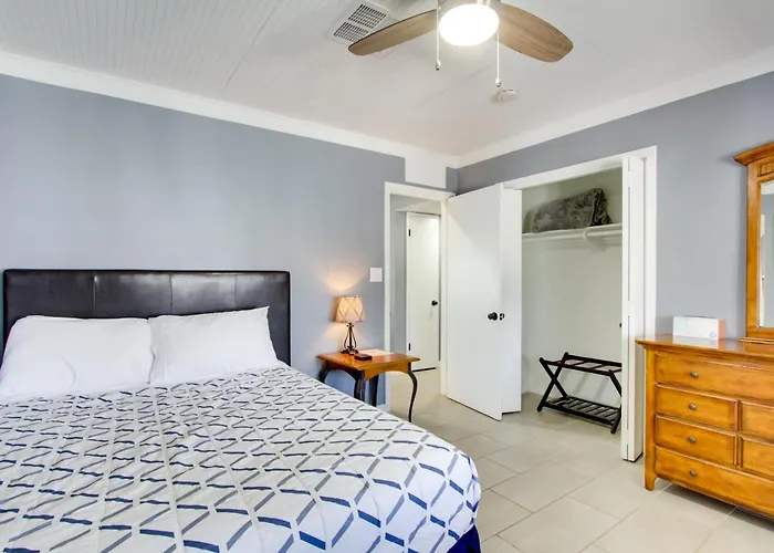Ultimate Group Getaway: Patio + Pool! Dom wakacyjny