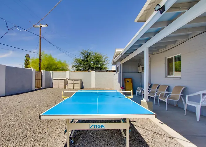 Ultimate Group Getaway: Patio + Pool!