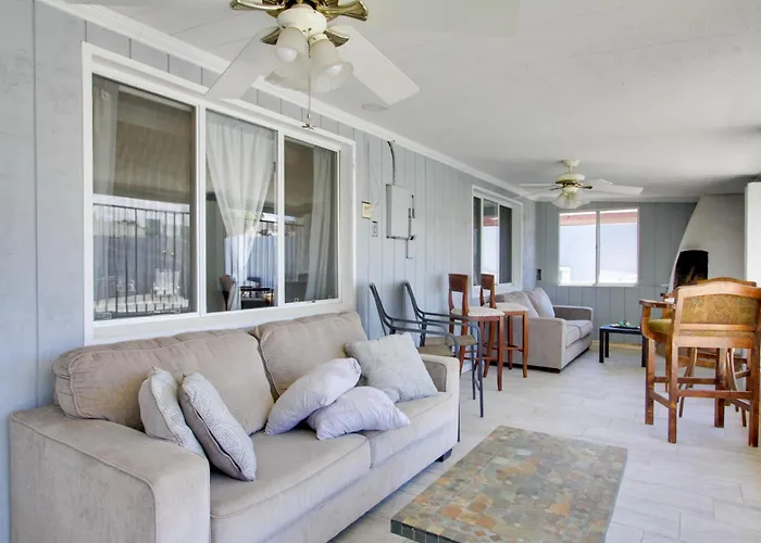 Ultimate Group Getaway: Patio + Pool! Dom wakacyjny