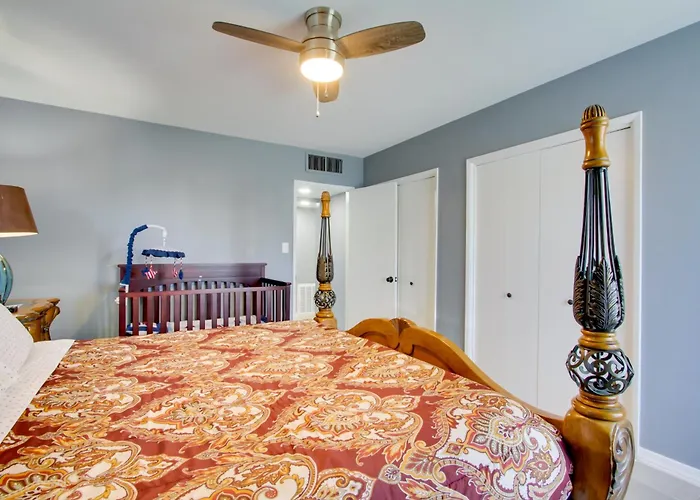 Ultimate Group Getaway: Patio + Pool! Phoenix