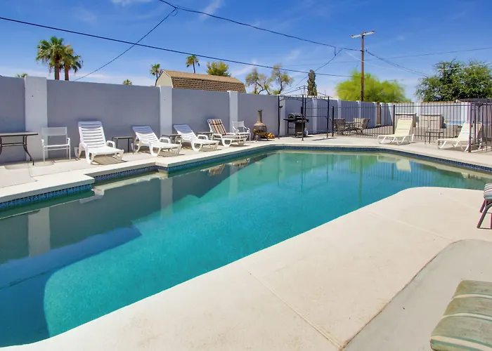 Ultimate Group Getaway: Patio + Pool! Dom wakacyjny